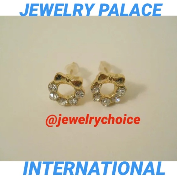 🆕Golden Tiny Wreath With Crystal Post Earrings. - Picture 3 of 8